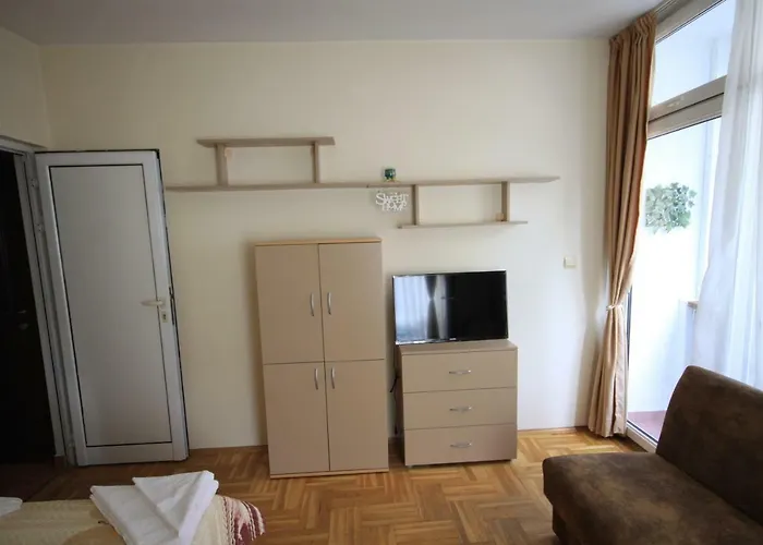 Near To Free アパート *